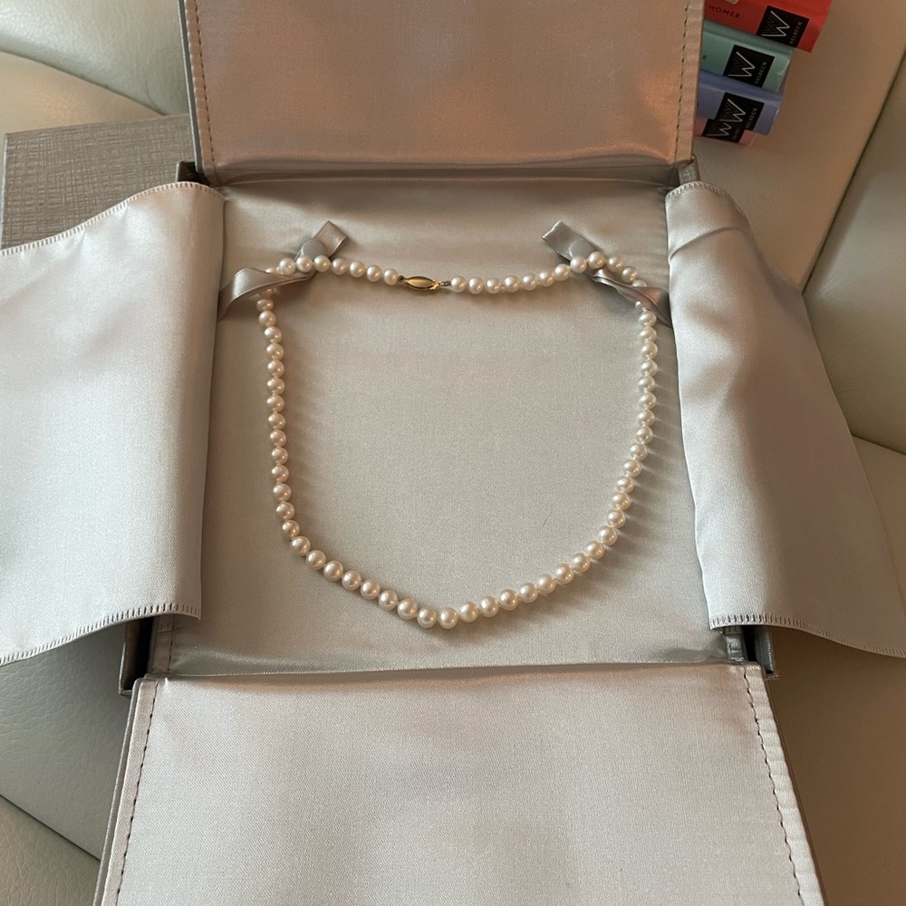 Elegant Pearl Necklace
